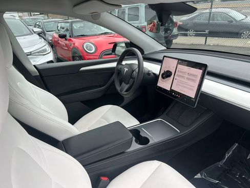 Used 2024 Tesla Model Y Long Range AWD/4WD image 33
