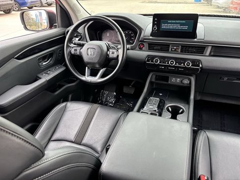 Certified 2025 Honda Pilot Touring image 12