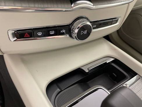 Certified 2025 Volvo XC60 T8 Plus w/ Protection Package Premier AWD/4WD image 38