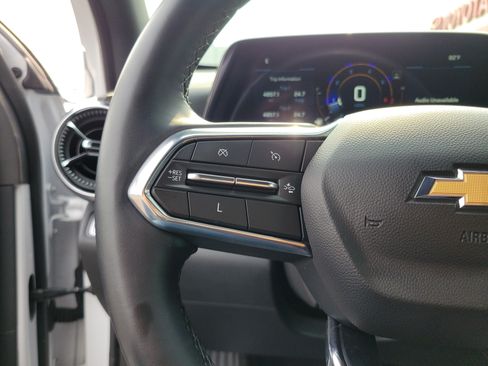 Used 2025 Chevrolet Equinox LT FWD image 23