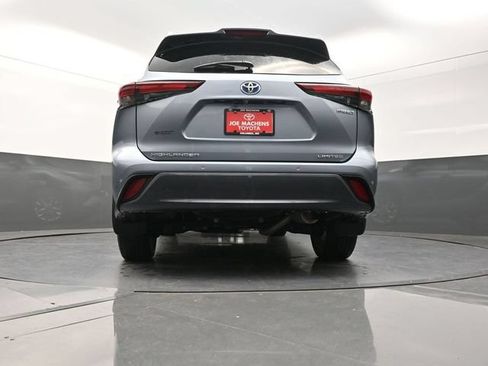 Used 2024 Toyota Highlander Limited AWD/4WD image 37
