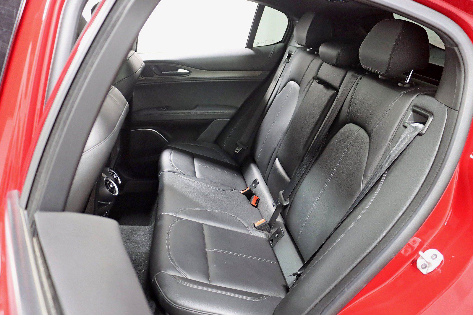 Used 2022 Alfa Romeo Stelvio Ti AWD/4WD image 28