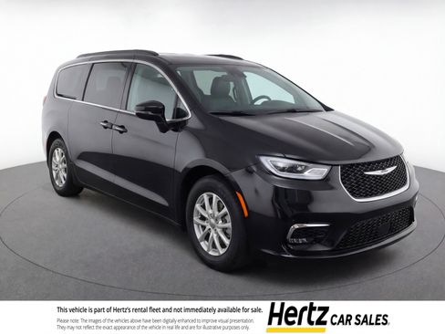 Used 2024 Chrysler Pacifica Touring-L image 1