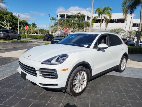 Used 2021 Porsche Cayenne w/ Premium Package image 15