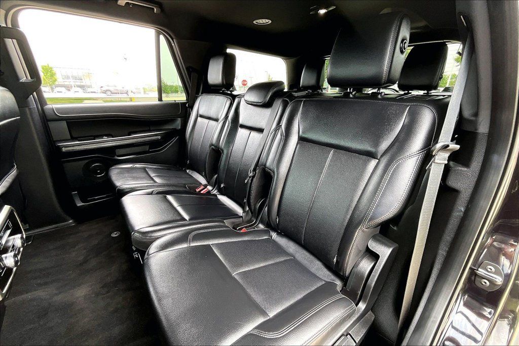Used 2019 Ford Expedition XLT w/ Equipment Group 201A AWD/4WD image 31