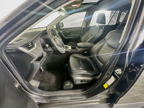 Used 2020 Toyota RAV4 XLE Premium FWD image 13