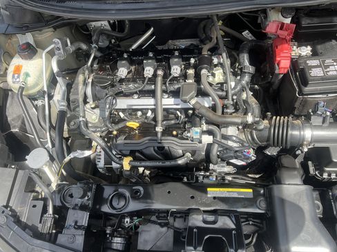 Used 2020 Nissan Versa SR FWD image 21