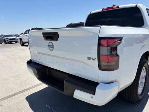 Used 2023 Nissan Frontier SV w/ Technology Package RWD image 4