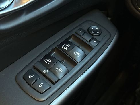 Used 2019 Jeep Cherokee Latitude w/ Popular Appearance Group image 22