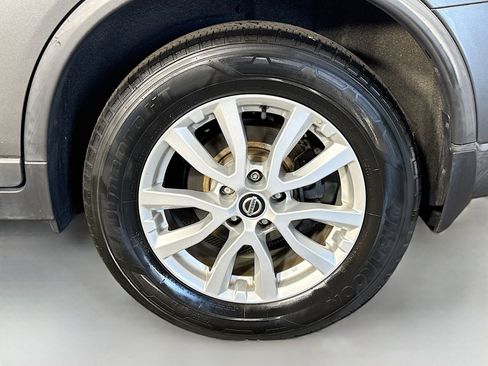 Used 2019 Nissan Rogue SV image 37