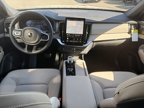 New 2026 Volvo XC90 B6 Plus w/ Protection Package Premier AWD/4WD image 5