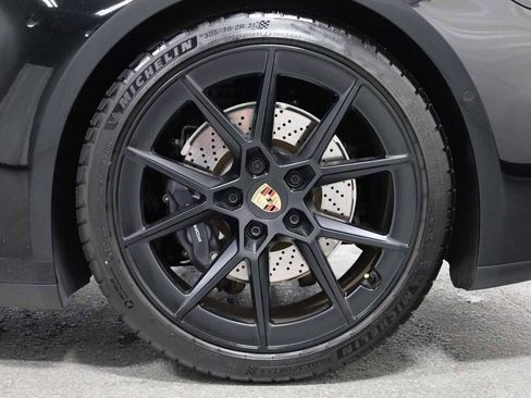 Certified 2025 Porsche 911 Carrera image 38