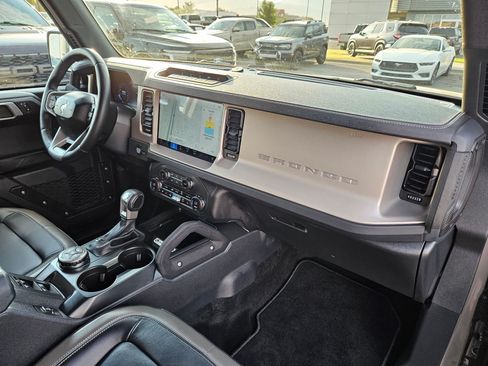 Used 2025 Ford Bronco Outer Banks w/ Sasquatch Package AWD/4WD image 40