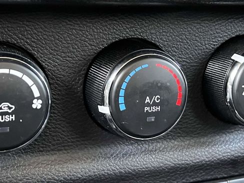 Used 2018 Jeep Wrangler Unlimited Sport S AWD/4WD image 29