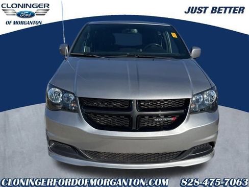 Used 2016 Dodge Grand Caravan SE image 3