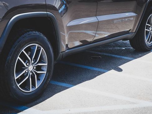 Used 2018 Jeep Grand Cherokee Limited w/ Trailer Tow Group IV AWD/4WD image 31
