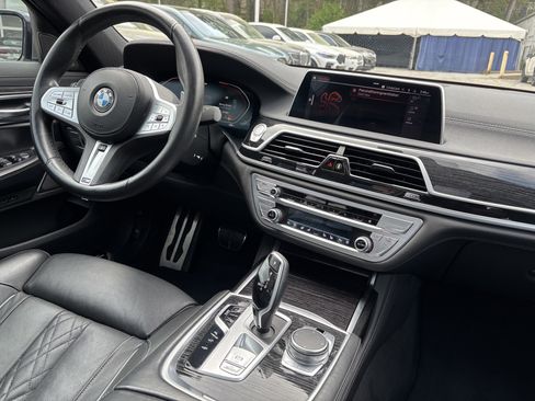 Used 2021 BMW 740i w/ M Sport Package image 30