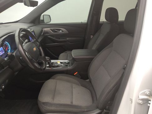 Used 2022 Chevrolet Traverse LT FWD image 17