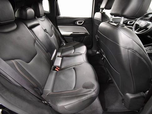 Used 2023 Jeep Compass Limited image 17