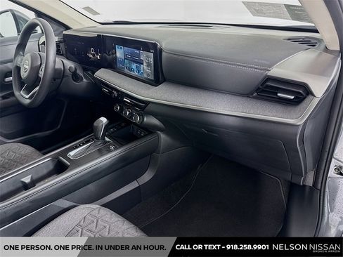 Certified 2025 Nissan Kicks SV image 25