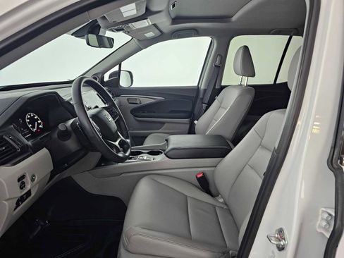 Certified 2025 Honda Ridgeline RTL image 21