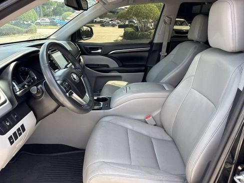 Used 2016 Toyota Highlander Limited FWD image 9