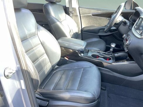 Used 2020 Kia Sorento EX FWD image 19