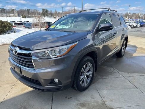 Used 2015 Toyota Highlander XLE image 3