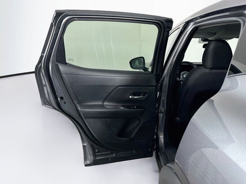 Used 2025 Nissan Kicks SV FWD image 25