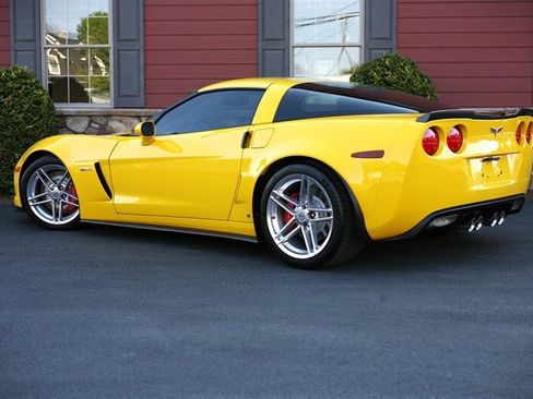 Used 2006 Chevrolet Corvette Z06 w/ Preferred Equipment Group RWD image 10