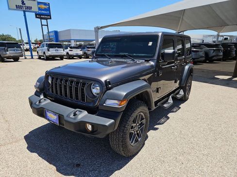 Used 2025 Jeep Wrangler Unlimited Sport AWD/4WD image 4