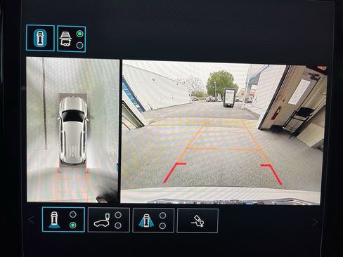 Used 2025 GMC Acadia Elevation image 24