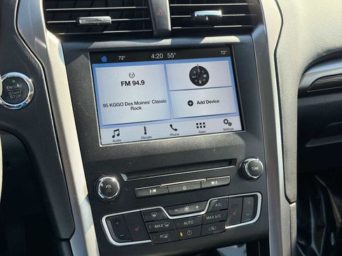 Used 2017 Ford Fusion SE w/ Fusion SE Technology Package image 23