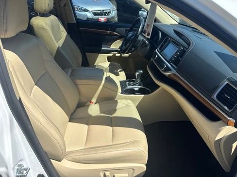 Used 2017 Toyota Highlander Limited AWD/4WD image 26