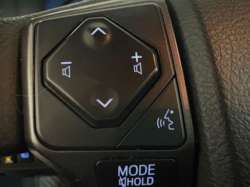 Certified 2018 Toyota Tacoma TRD Sport image 9