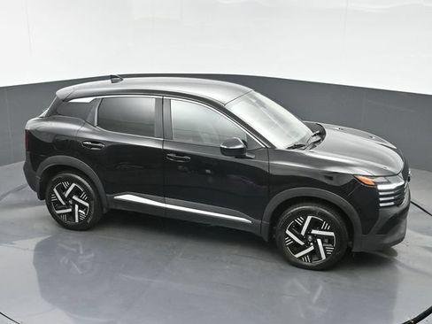 Used 2025 Nissan Kicks SV w/ Charging Package FWD image 34