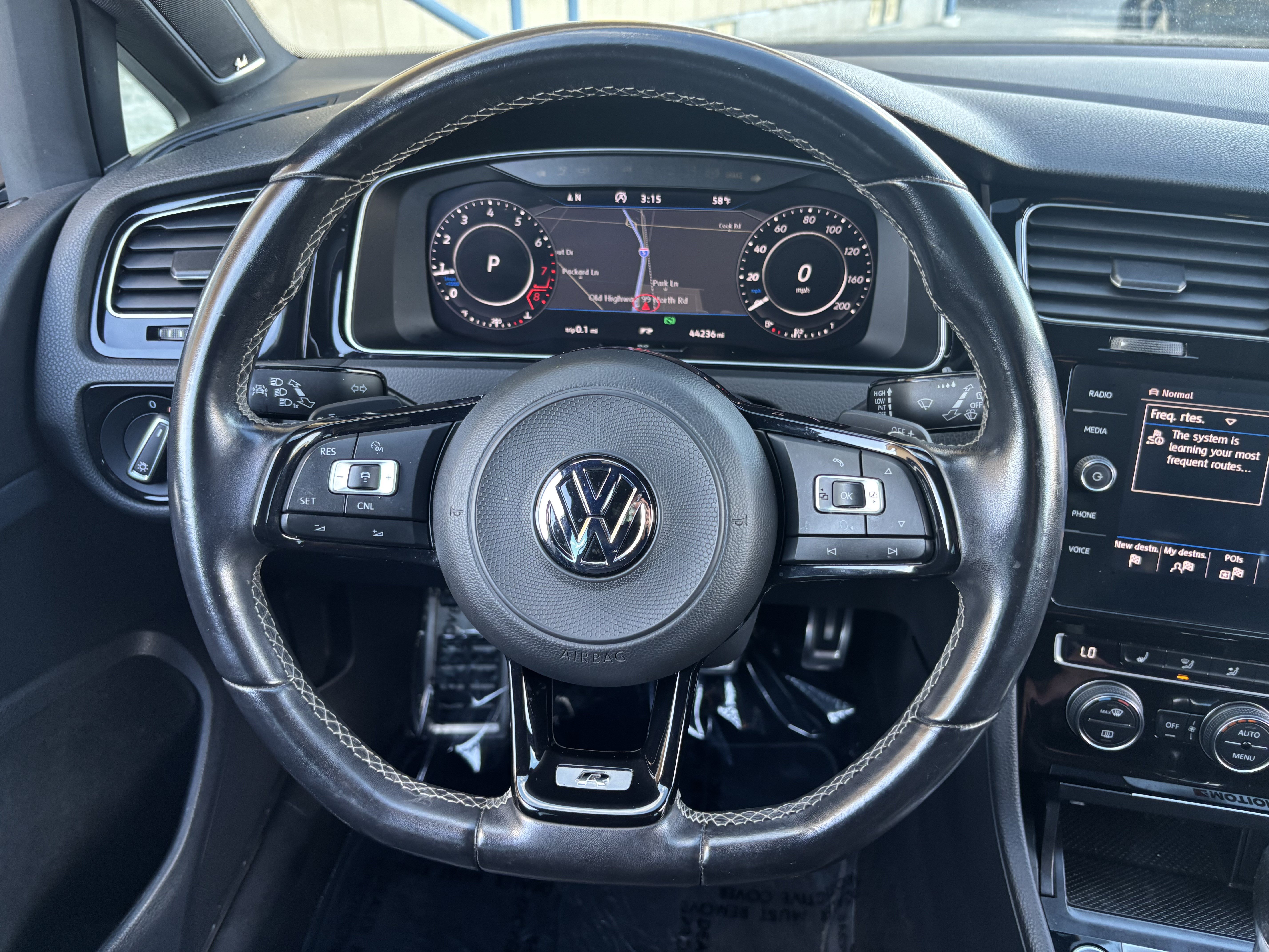 Used 2018 Volkswagen Golf R 4-Door AWD/4WD image 14