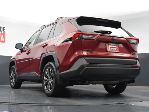 Used 2023 Toyota RAV4 XLE Premium image 30