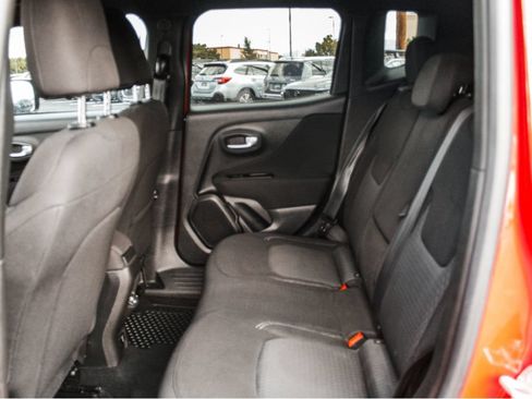Used 2021 Jeep Renegade Latitude AWD/4WD image 22