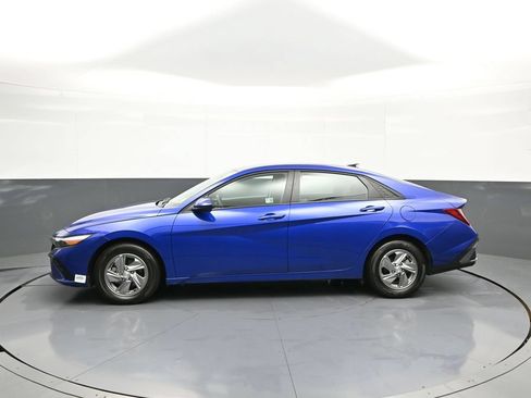Certified 2025 Hyundai Elantra SE w/ Cargo Package FWD image 9