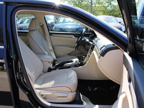 Used 2016 Volkswagen Passat 1.8T SE FWD image 30