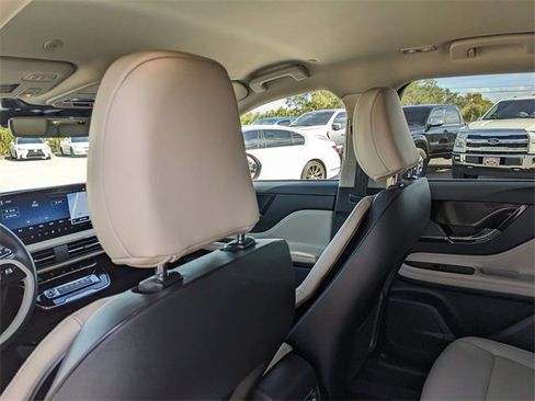 Used 2025 Lincoln Corsair Reserve w/ Rear Removable Package Tray image 20