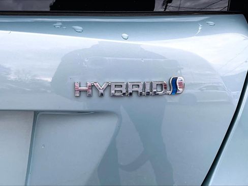 Used 2018 Toyota Prius Two image 9