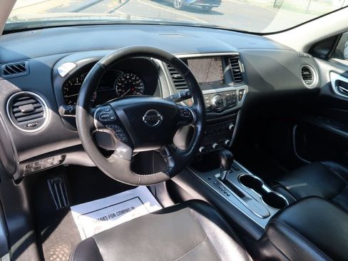 Used 2020 Nissan Pathfinder SL FWD image 7