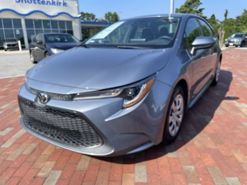 Used 2022 Toyota Corolla LE FWD image 1