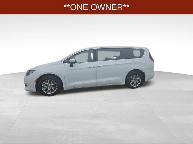Used 2023 Chrysler Voyager LX FWD image 4