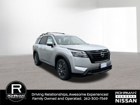 New 2025 Nissan Pathfinder SV w/ Black Appearance Package image 3