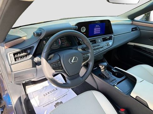 Used 2025 Lexus ES 350 w/ Premium Package image 25