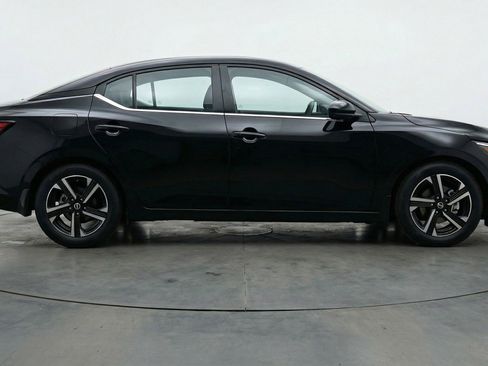 Used 2025 Nissan Sentra SV image 9