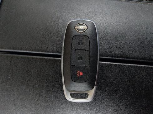 Used 2024 Nissan Rogue S AWD/4WD image 32